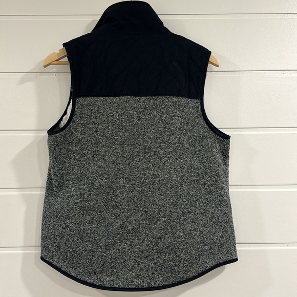 Abercrombie & Fitch Sherpa Lined Knit and Quilted Vest - Picture 7 of 8